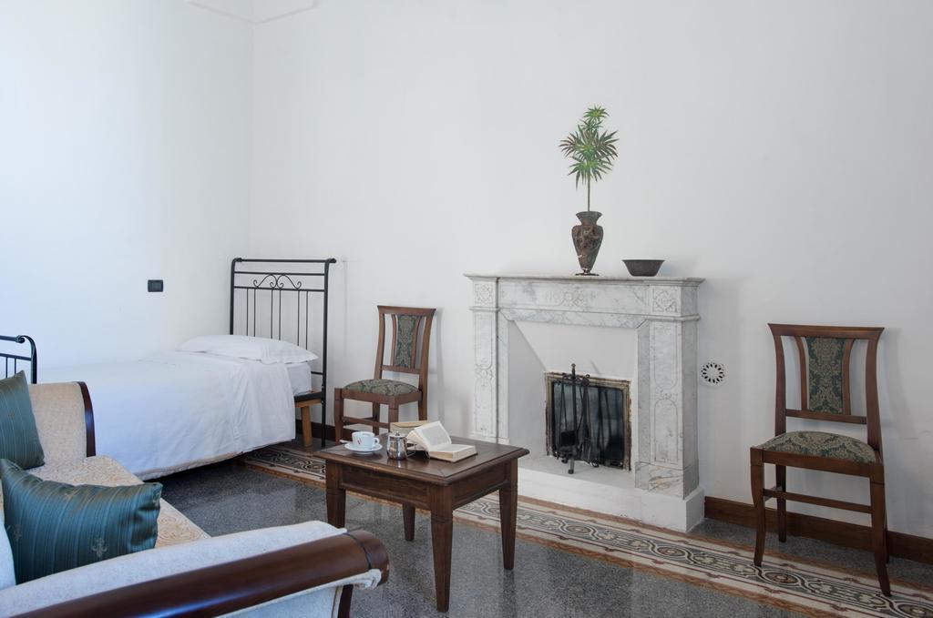 Palazzo Scarciglia - Dimora D'Epoca Bed and Breakfast Minervino di Lecce Habitación foto