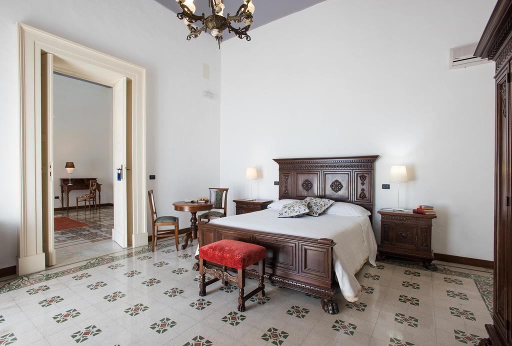 Palazzo Scarciglia - Dimora D'Epoca Bed and Breakfast Minervino di Lecce Exterior foto