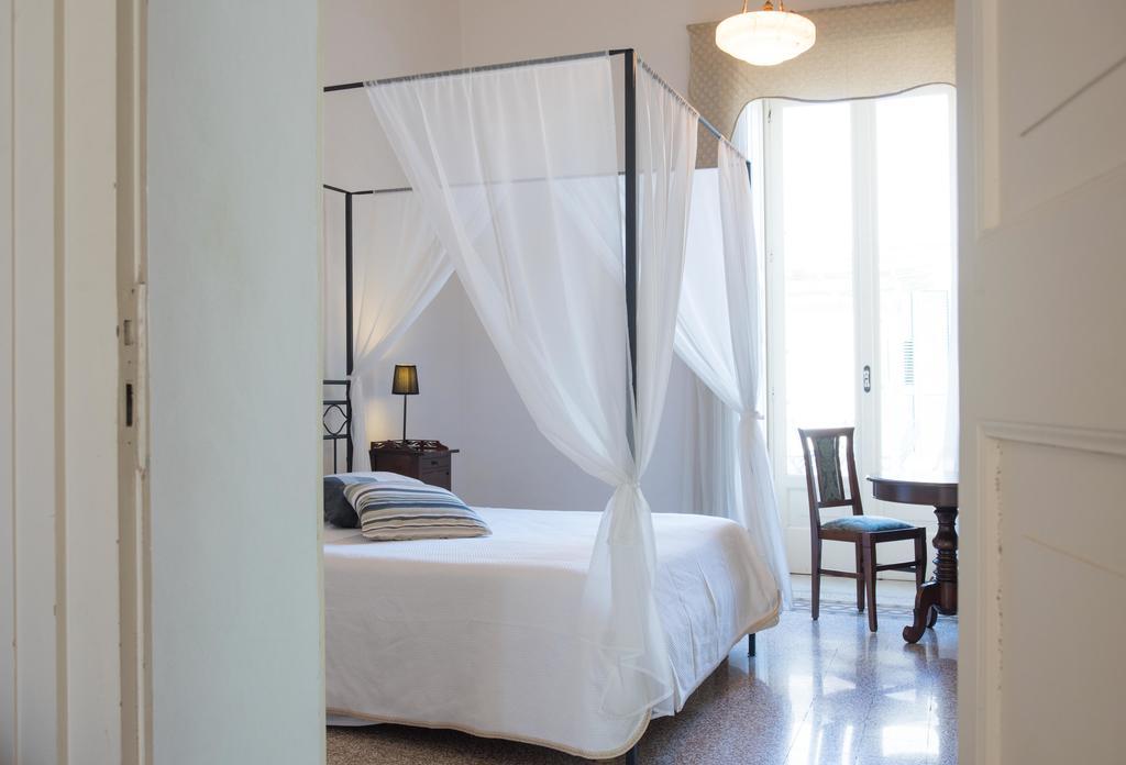 Palazzo Scarciglia - Dimora D'Epoca Bed and Breakfast Minervino di Lecce Habitación foto