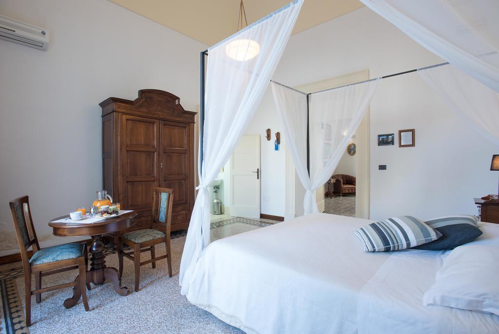 Palazzo Scarciglia - Dimora D'Epoca Bed and Breakfast Minervino di Lecce Exterior foto