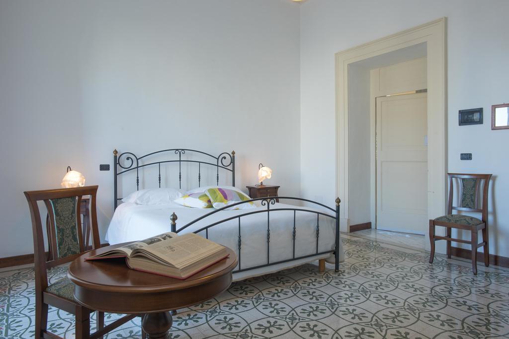 Palazzo Scarciglia - Dimora D'Epoca Bed and Breakfast Minervino di Lecce Habitación foto