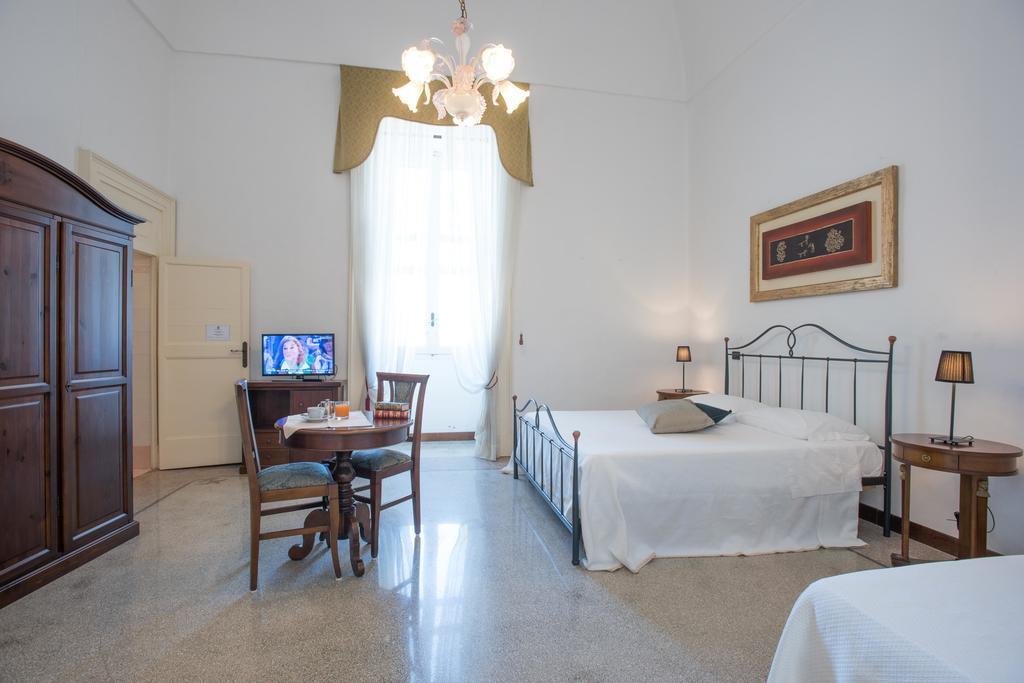Palazzo Scarciglia - Dimora D'Epoca Bed and Breakfast Minervino di Lecce Habitación foto