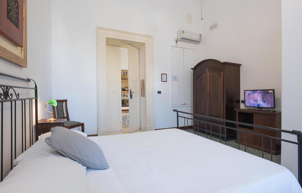 Palazzo Scarciglia - Dimora D'Epoca Bed and Breakfast Minervino di Lecce Habitación foto